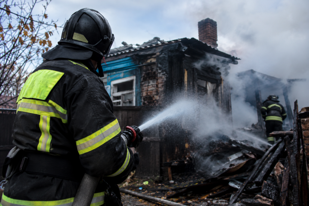 В Астраханской области за сутки произошли шесть пожаров, один человек погиб