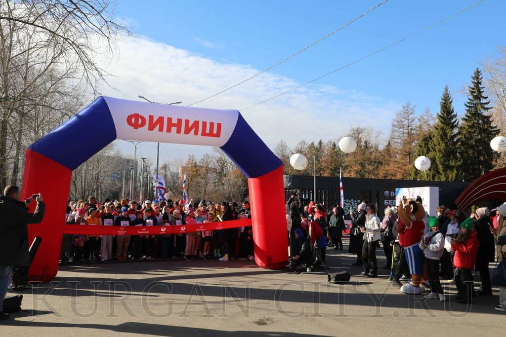 В Кургане открыли бесплатный беговой центр с душевыми, спортзалом и тренерами — фото 5